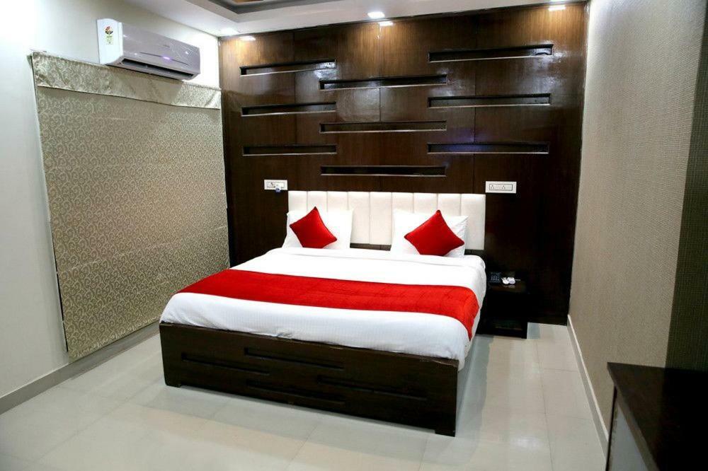 Hotel Eurasia Zirakpur Luaran gambar